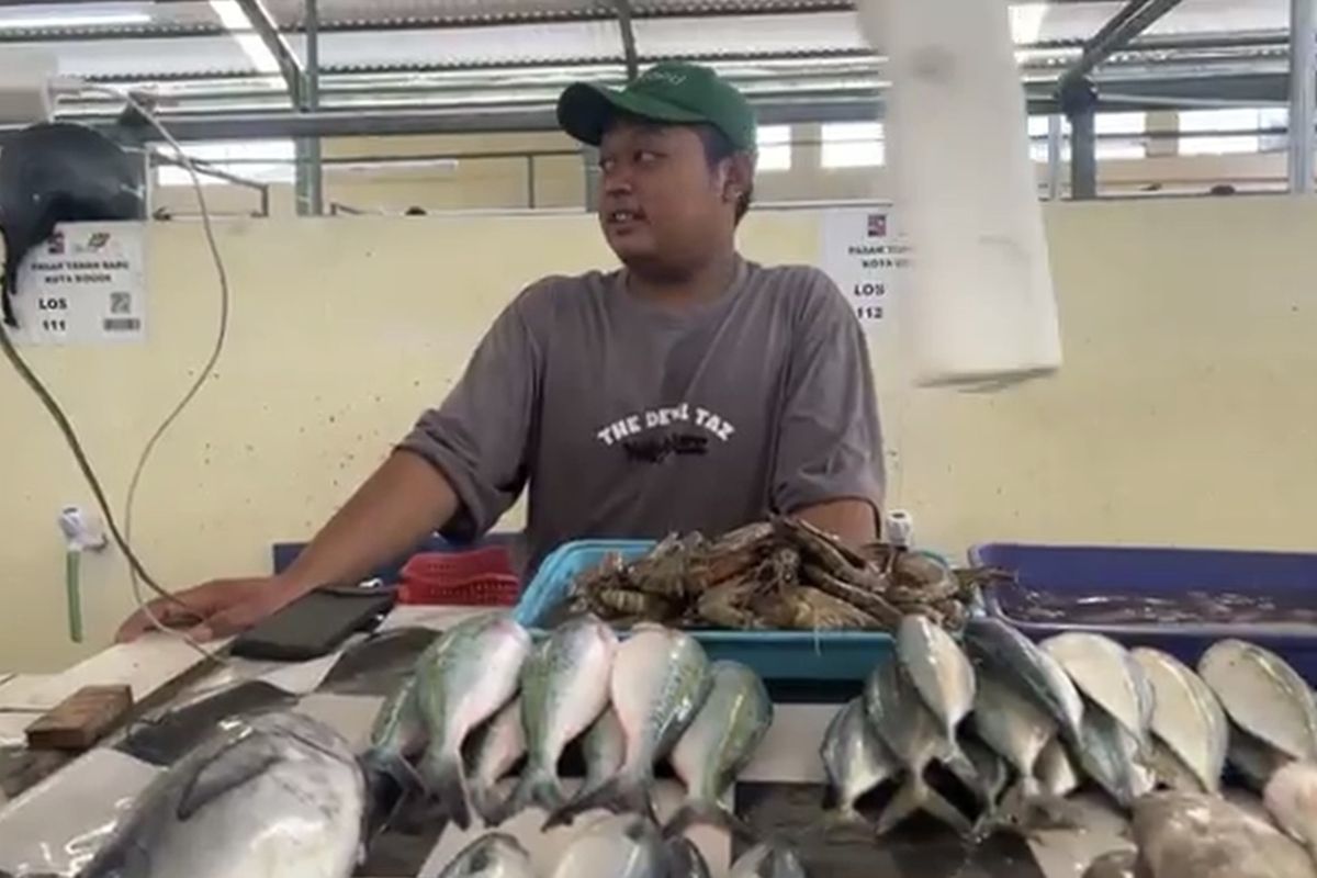 Harga komoditas perikanan di Pasar Tanah Baru Bogor saat Ramadhan stabil, Kamis (14/3/2024).