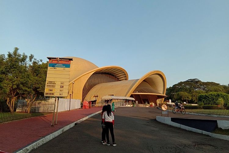 Keong Mas di Taman Mini Indonesia Indah (TMII), Minggu (5/7/2020).