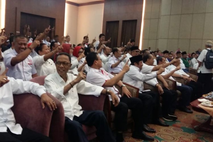 Kepala daerah di Riau saat melakukan deklarasi dukungan terhadap Jokowi di Hotel Aryaduta, Pekanbaru, Rabu sore (10/10/2018).