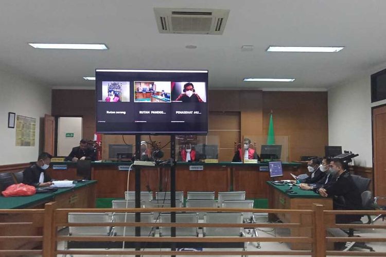 Suasana Sidang Tuntutan Dua Pejabat Bea Cukai Bandara Soetta di Pengadilan Tipikor Serang