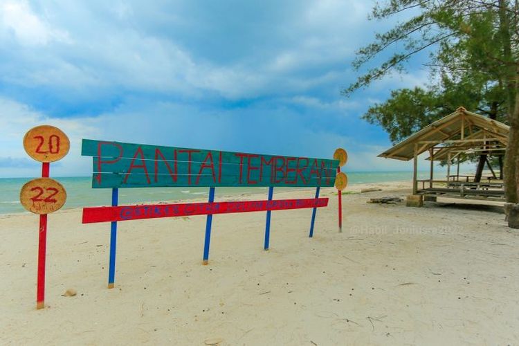 Pantai Temberan di Pangkalpinang, Bangka Belitung