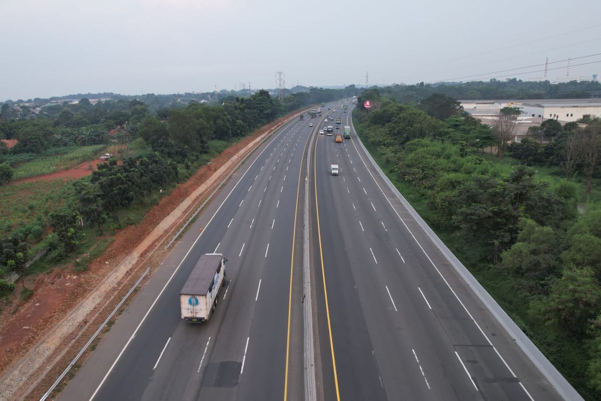 Sambut mudik Lebaran, pelebaran lajur di Tol Jakarta-Cikampek rampung.