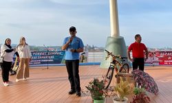 Pimpin Gerakan Pungut Sampah di Teras Samarinda, Andi Harun Ingin Bangun Kesadaran Pengunjung