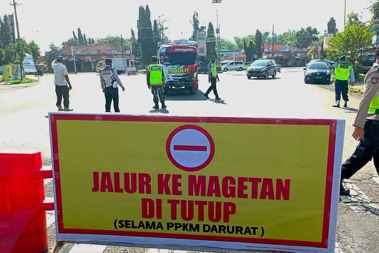 Masuk zona merah, Pemkab Magetan menutup jalur utama menuju kota dari arah Madiun.