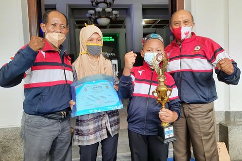 Kisah Ipul Siswa SD Kayuh Sepeda 20 Km Ditemani Ibu untuk Bertanding Karate, Pulang Bawa Trofi Juara