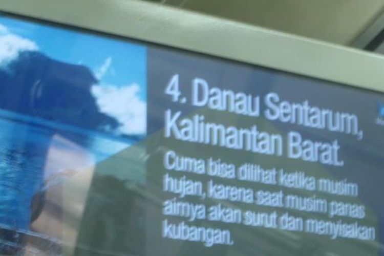 Promosi Danau Sentarum di dalam gerbong Commuter Line Jabodetabek. Sentarum di Kabupaten Kapuas Hulu, Kalimatan Barat adalah sebuah danau yang menjadi sumber air Sungai Kapuas menjulur sepanjang 1.143 kilometer dan mengambang di antara gunung-gunung berderet.