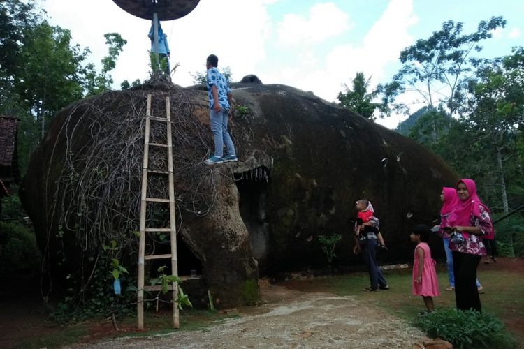 Inilah rumah batu milik Sutini, warga Dusun Mujing, Desa Genengharjo, Kecamatan Tirtomoyo, Kabupaten Wonogiri yang viral di media sosial dalam sepekan terakhir. 