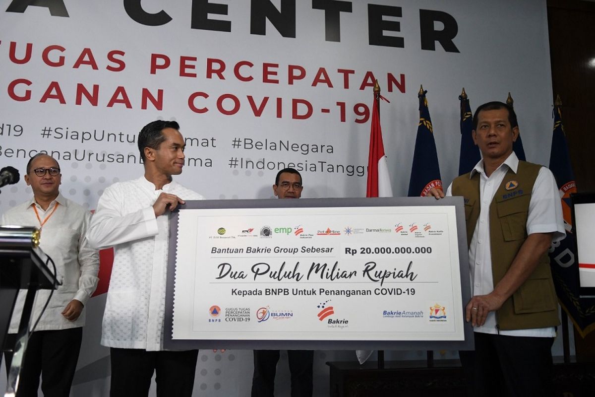 Penyerahan bantuan Bakrie Group ke BNPB