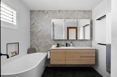 Penembak Bondi Beach Didakwa 59 Kasus, Termasuk Terorisme dan 15 Pembunuhan