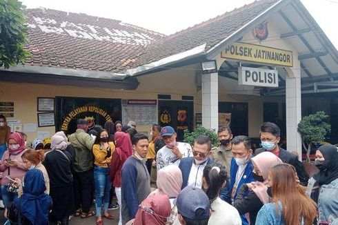 Pelaku Arisan Bodong Menginap 2 Hari di Polsek gara-gara Rumahnya Digeruduk Puluhan Korban