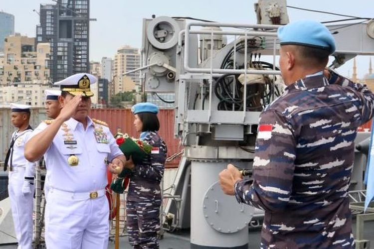 Panglima TNI Laksamana Yudo Margono mengunjungi Satuan Tugas (Satgas) Maritime Task Force (MTF) TNI Konga XXVIII-N/UNIFIL yang sedang mengemban misi perdamaian di Lebanon, pada Jumat (26/5/2023).  Dari atas KRI Frans Kaisiepo-368, Panglima Yudo mengapresiasi dan bangga atas prestasi yang telah dicapai Satgas MTF TNI Konga XXVIII-N/UNIFIL selama di Lebanon.