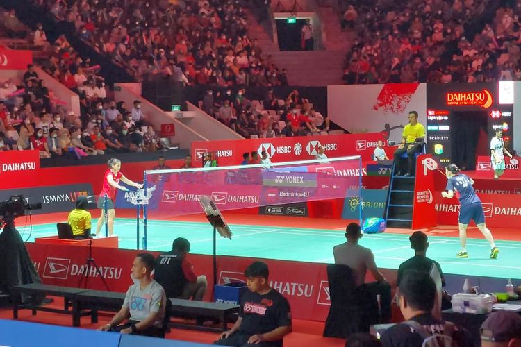 Pebulu tangkis tunggal putri Indonesia, Gregoria Mariska Tunjung, saat melawan Han Yue (China) pada perempat final Indonesia Masters 2023 yang digelar di Istora Gelora Bung Karno, Senayan, Jakarta, pada Jumat (27/1/2023).