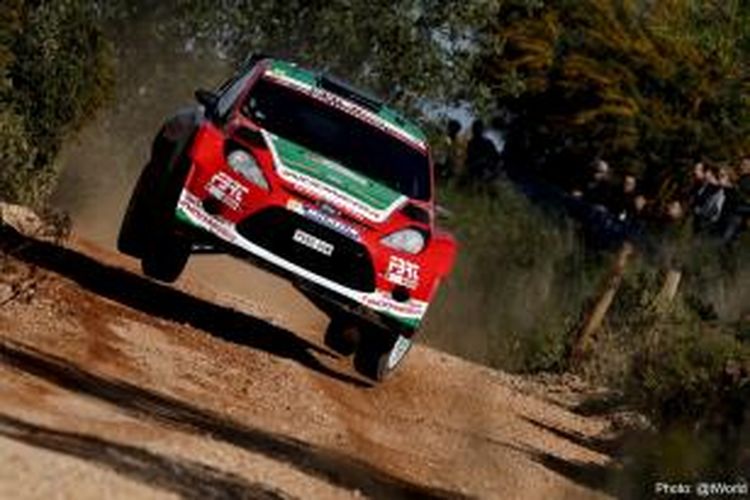 Pebalap Indonesia Subhan Aksa beraksi pada sesi shakedown Reli Portugal, Rabu (2/4/2014).