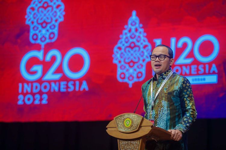 Wali Kota Bogor Bima Arya Sugiarto saat menjadi pembicara dalam agenda pertemuan Forum U20.