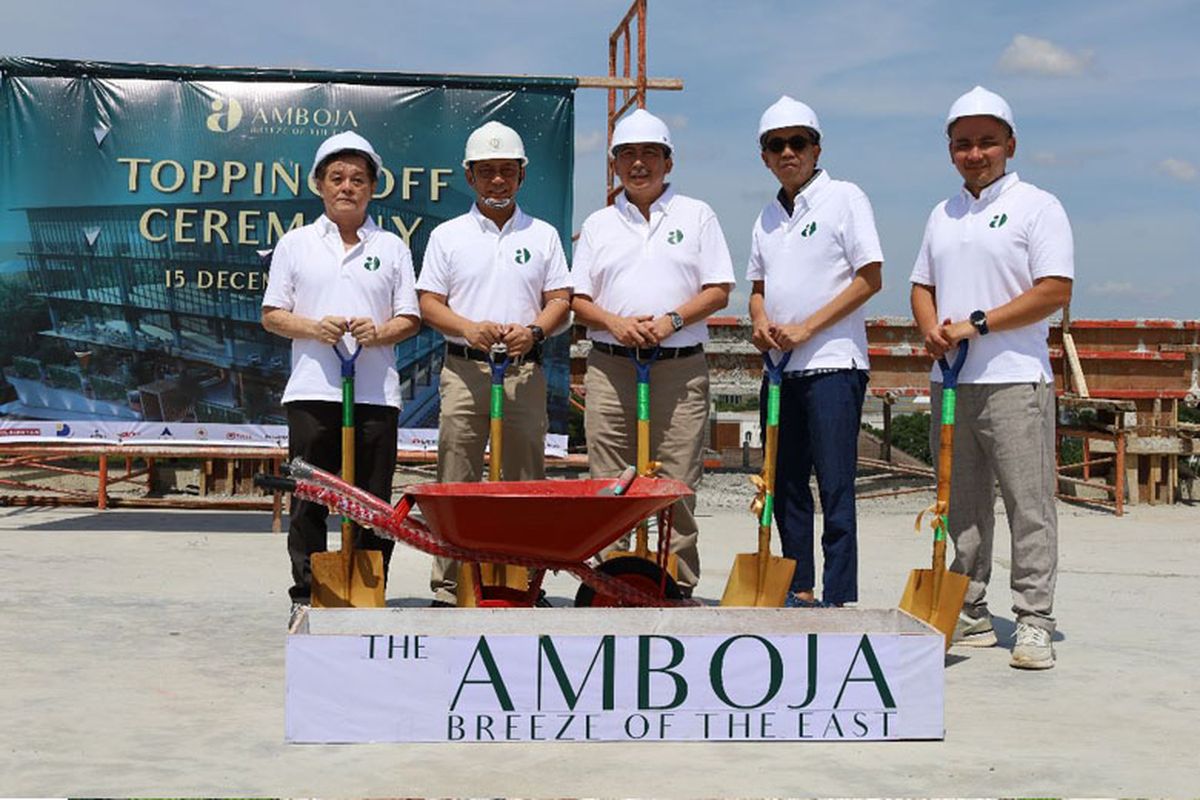 Yayasan Harapan Kita dan PT Catur Indah Abimantrana menggelar seremoni topping off gedung perkantoran dan retail The Amboja di Jl Raya Mabes Hankam, Bambu Apus, Cipayung, Jakarta Timur, Kamis (15/12/2022). 

