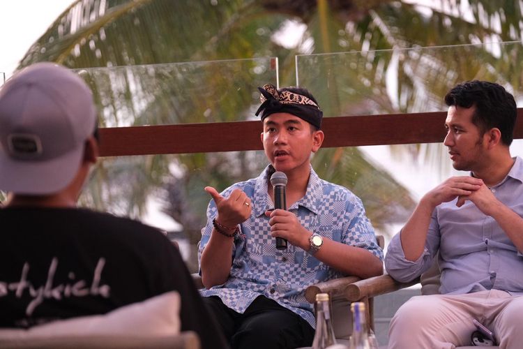 Gibran mendengar keluhan masyarakat Bali terkait banyaknya WNA yang bekerja ilegal atau tanpa izin dalam acara bertajuk ?Gibran Mendengar? di pinggir pantai Discovery Mall, Denpasar, Selasa (9/1/2024).
