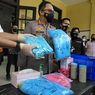 Polisi Sita 2,5 Ton Sarung Tangan Medis Bekas, Didaur Ulang, Dijual ke Jakarta dan Surabaya