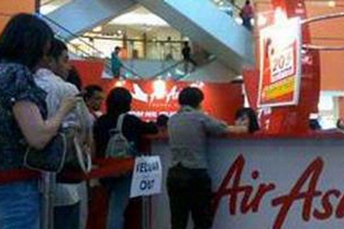 Maskapai penerbangan AirAsia saat menggelar Travel Fair di Mal Kelapa Gading, Jakarta Utara.