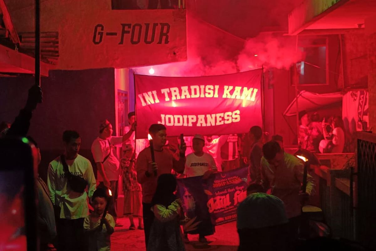 Suasana malam takbiran yang menjadi tradisi warga Jodipan Kota Malang dalam menyambut Hari Raya Idul Fitri di kota Malang, Jumat (20/3/2026) malam.