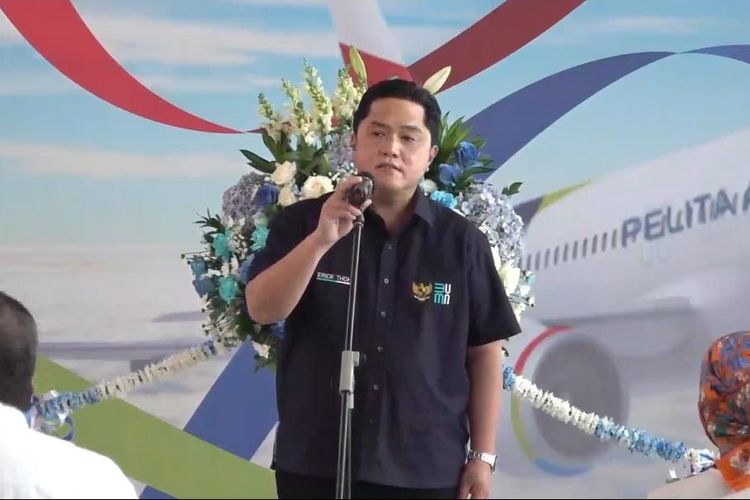 Menteri Badan Usaha Milik Negara (BUMN) Erick Thohir saat mengantarkan penerbangan perdana anak usaha PT Pertamina (Persero) yakni PT Pelita Air Services di Bandara Internasional Soekarno Hatta pada Kamis (28/4/2022).