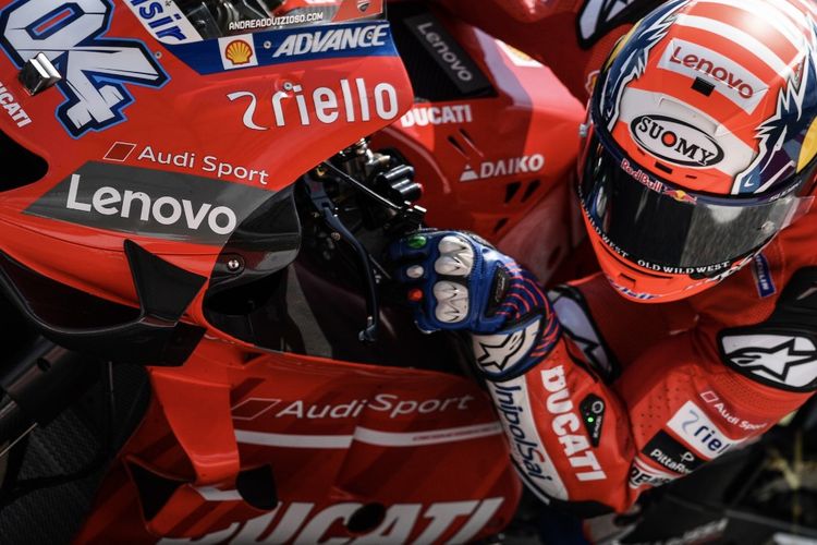 Dovi saat balapan di MotoGP Malaysia 2019. (Photo by Mohd RASFAN / AFP)