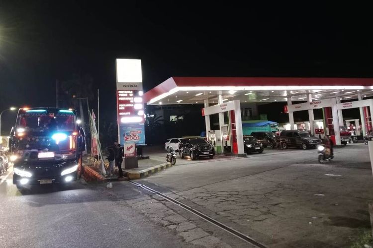 Seorang penumpang bus melahirkan di toilet SPBU Binturu, Kota Palopo, Sulawesi Selatan pada Selasa (17/6/2025) malam
