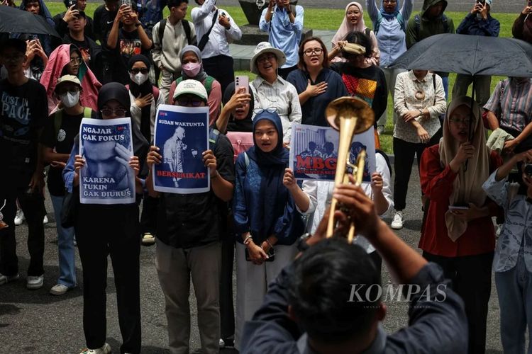 Retensi Sertifikasi Dosen: Hak yang Disandera