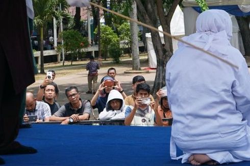Pertama Kalinya Hukuman Cambuk di Banda Aceh Digelar di Luar Pekarangan Masjid, Ini Alasannya