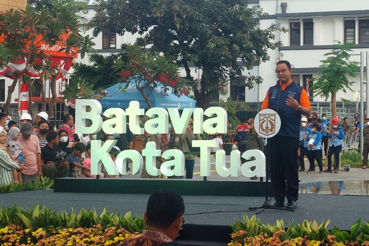Gubernur DKI Jakarta Anies Baswedan membuka Festival Batavia Kota Tua di kawasan wisata Kota Tua Jakarta, Taman Sari, Jakarta Barat, pada Jumat (26/8/2022).