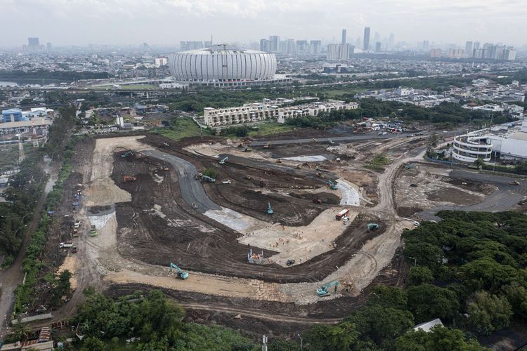 Foto udara progres pembangunan Jakarta International E-Prix Circuit (JIEC) di kawasan Taman Impian Jaya Ancol, Jakarta, Rabu (23/2/2022). Menurut PT Jakarta Propertindo (Jakpro), pembangunan JIEC yang ditargetkan selesai dalam waktu tiga bulan itu saat ini telah mencapai 28 persen.