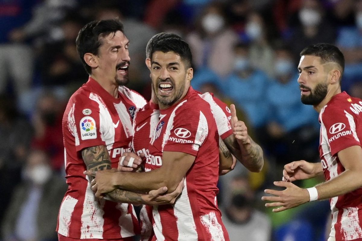 Para pemain Atletico Madrid merayakan gol Luis Suarez ke gawang Getafe pada laga pekan keenam Liga Spanyol 2021-2022 di Stadion Alfonso Perez, Rabu (22/9/2021) dini hari WIB. Akan tetapi, Luis Suarez gagal mencetak gol dalam tujuh pertandingan terakhir, termasuk pada laga Sevilla vs Atletico Madrid, Minggu (19/12/2021) dini hari WIB.