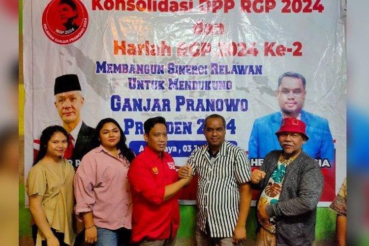 DPD PSI Kabupaten Cirebon saat mendatangi tim Relawan Ganjar Pranowo untuk mendukung eks Gubernur Jawa Tengah itu sebagai calon presiden di Pilpres 2024. 

