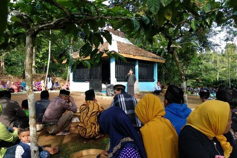 5 Tradisi Unik di JawaTengah,  Perang Lumpur hingga Anak Cucu Berjalan di Bawah Peti Jenazah 