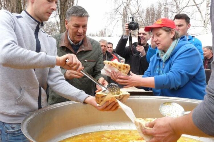 Festival makan telur orak-arik, Cimburijada di Bosnia Herzegovina.