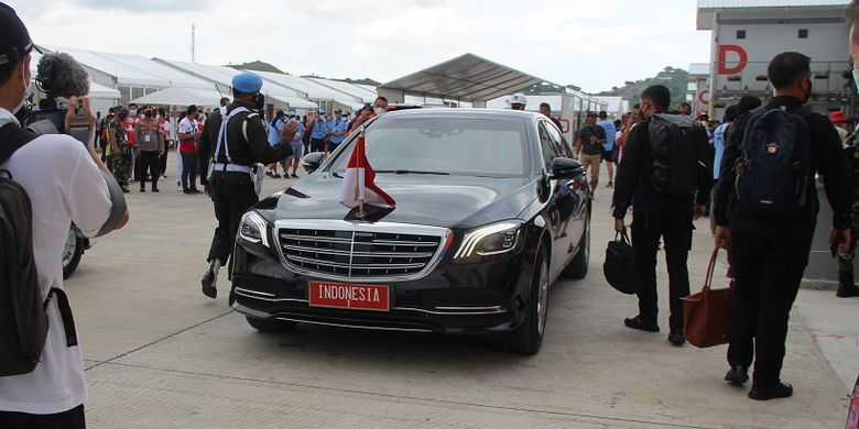 Mobil kepresidenan yang dinaiki Joko Widodo saat mengunjungi Sirkuit Mandalika, Lombok Tengah, Nusa Tenggara Barat, Minggu (20/3/2022) siang Wita.