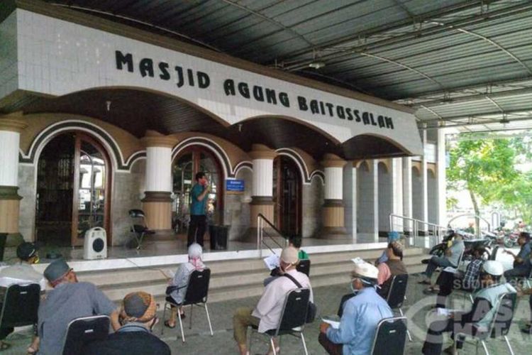 Pelatihan budidaya ikan dalam ember di Masjid Agung Baitussalam Purwokerto, Kabupaten Banyumas, Jawa Tengah.