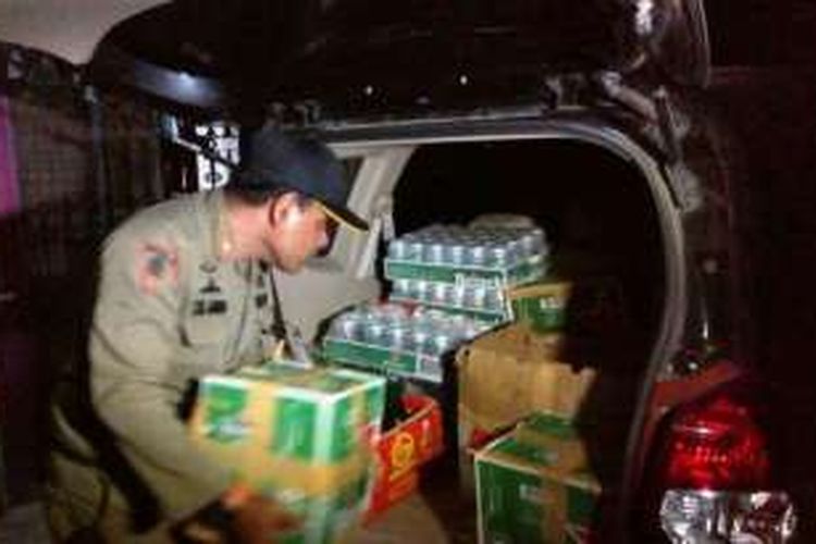 Awal Tahun Baru Polisi Syariat Sita Ratusan Botol Minuman Keras