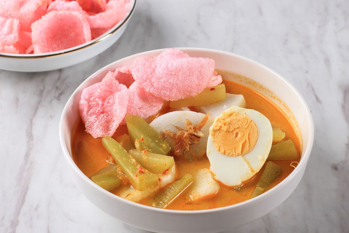 Ilustrasi ketupat sayur betawi.