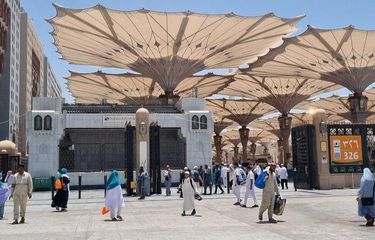 Suasana Masjid Nabawi, Madinah, Arab Saudi