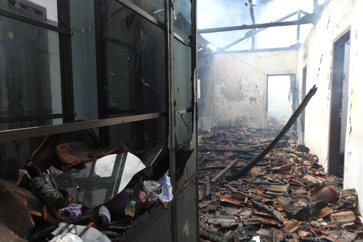 Kebakaran hebat melahap rumah dan kandang milik Suryono (50), Sabtu (6/8/2022)