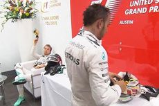  Mercedes Berusaha Damaikan Hamilton dan Rosberg Usai Insiden Pelemparan Topi