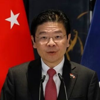 Perdana Menteri Singapura Lawrence Wong dalam konferensi pers bersama dengan Presiden Perancis Emmanuel Macron di Singapura, pada Jumat (30/5/2025).
