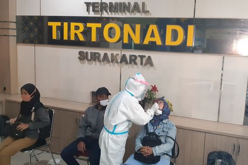 Pemudik dan Penumpang Bus AKAP Jadi Sasaran Swab Antigen di Terminal Tirtonadi Solo