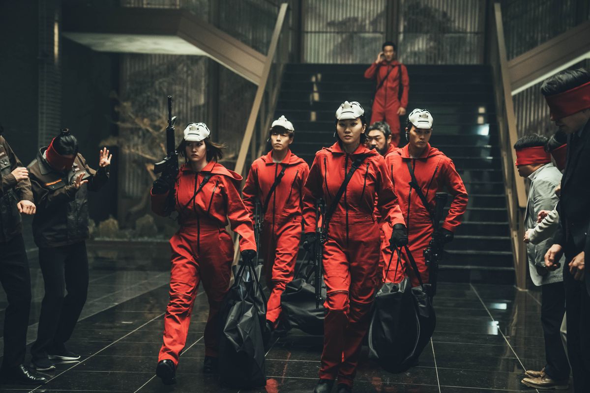 Aktor peran Park Hae Soo menjelaskan arti di balik topeng Hahoe yang digunakan dalam serial Money Heist: Korea - Joint Economic Area yang akan segera tayang di Netflix.