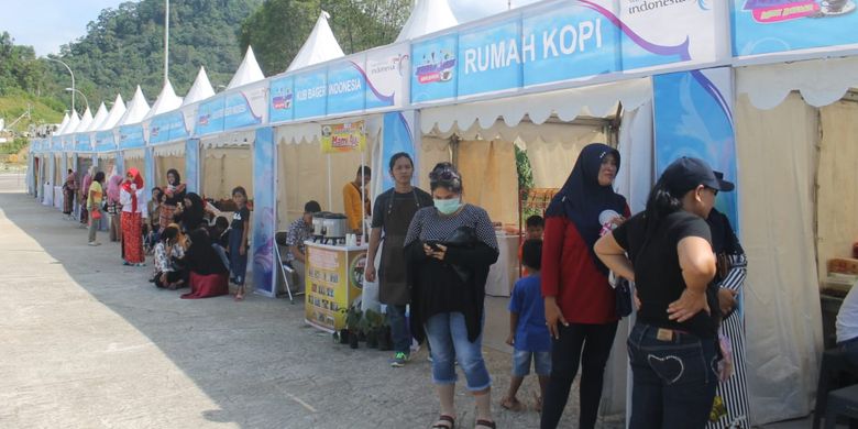 Stand kopi yang mengikuti Festival Kopi Entikong di Pos Lintas Batas Negara (PLBN) Entikong, 23-24 Maret 2019.