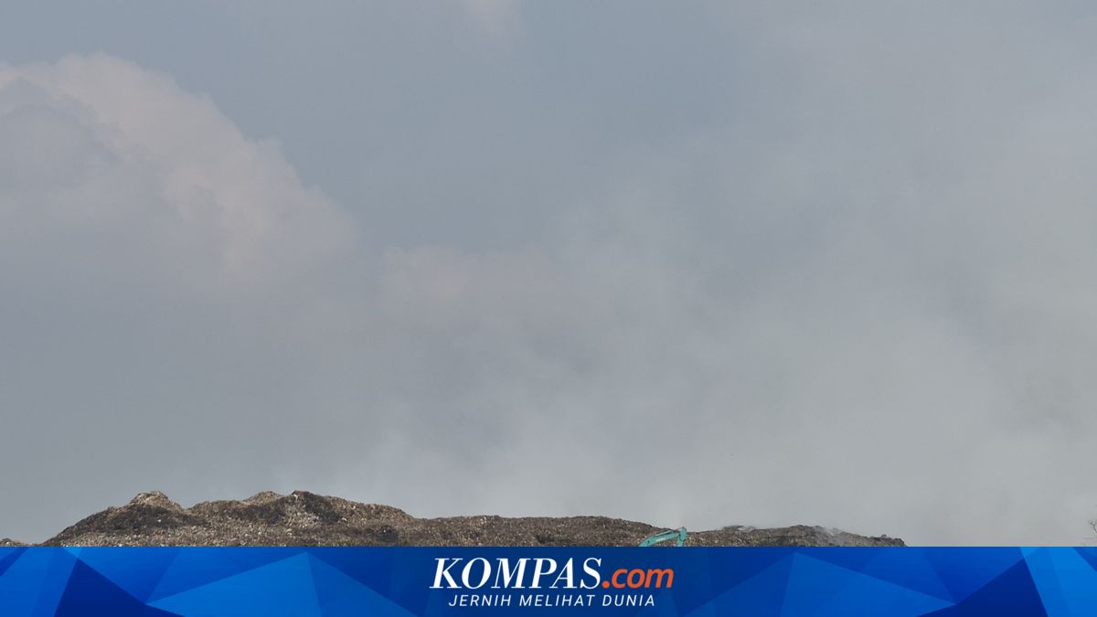 Sudah Lima Hari, Apa Penyebab Kebakaran TPA Jatiwaringin Belum Padam?