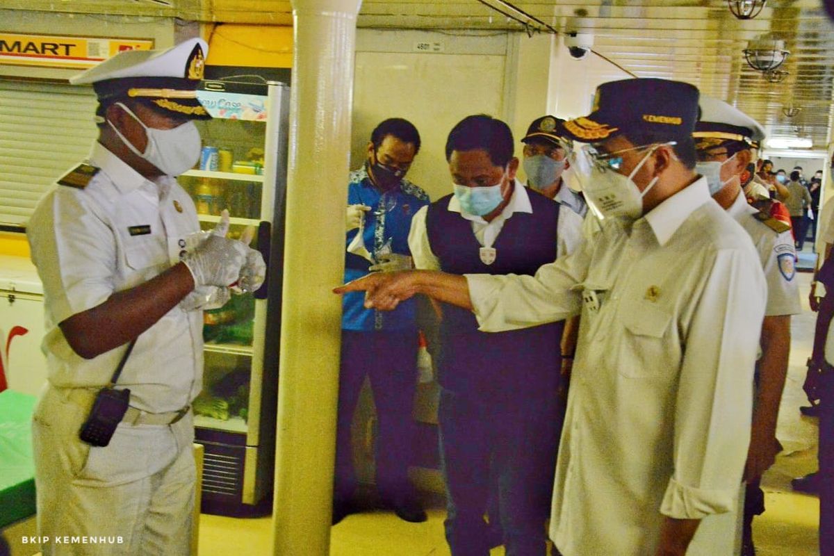 Transportation Minister Budi Karya Sumadi (right) during his recent inspection to Tanjung Priok Port in Jakarta on Friday, October 10, 2020. 