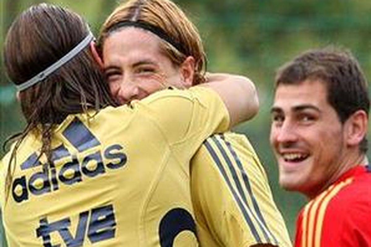 TIga pemain Spanyol, Sergio Ramos (kiri), Fernando Torres (tengah) dan Iker Casillas menjadi kandidat kuat peraih gelar Pemain Terbaik Eropa.