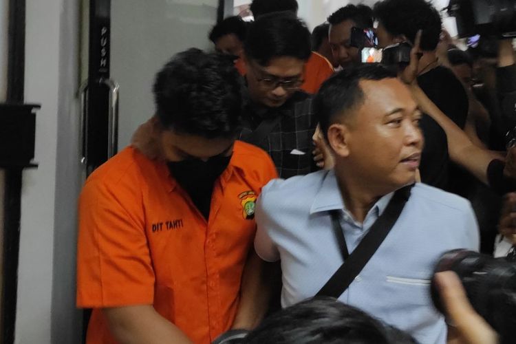 Shane Lukas ketika keluar dari Pengadilan Negeri Jakarta Selatan, Selasa (4/4/2023). 