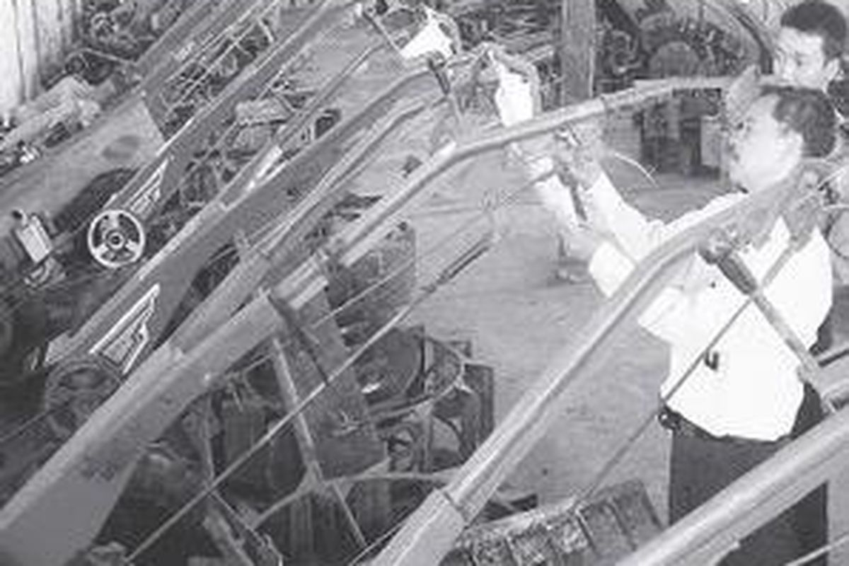 Traktor di gudang Pegadaian Ngawi